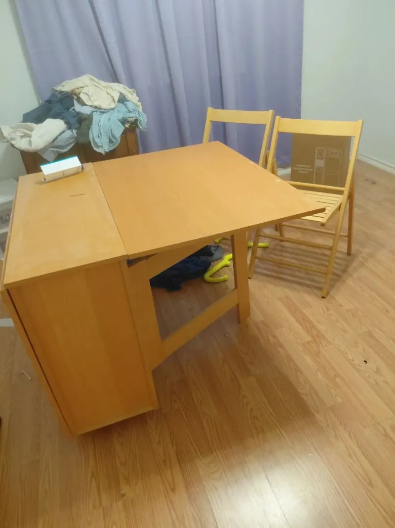 Light wood gateleg drop-leaf table with two folding wood chairs